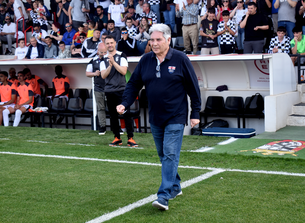 Homenaje a los h&eacute;roes del ascenso del 80 (11)