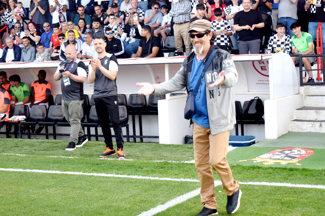 Homenaje a los h&eacute;roes del ascenso del 80 (6)