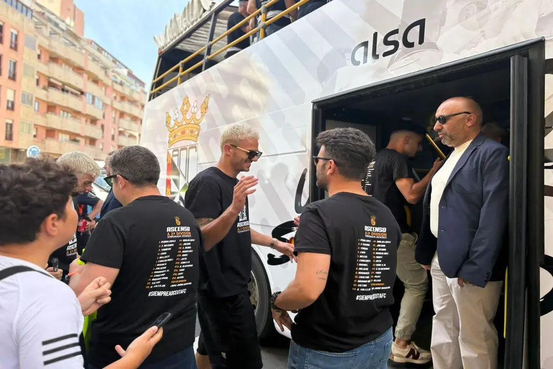 Celebraci&oacute;n ascenso de la AD Ceuta FC (3)