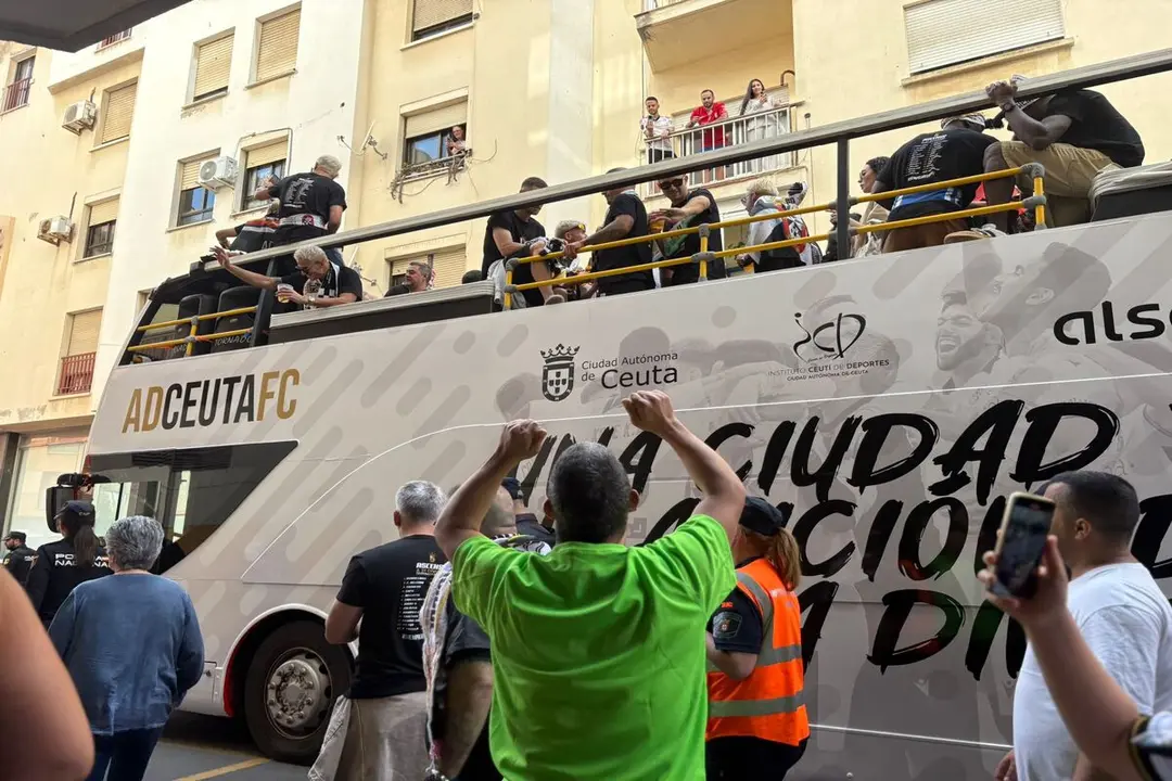 Celebraci&oacute;n ascenso de la AD Ceuta FC (7)