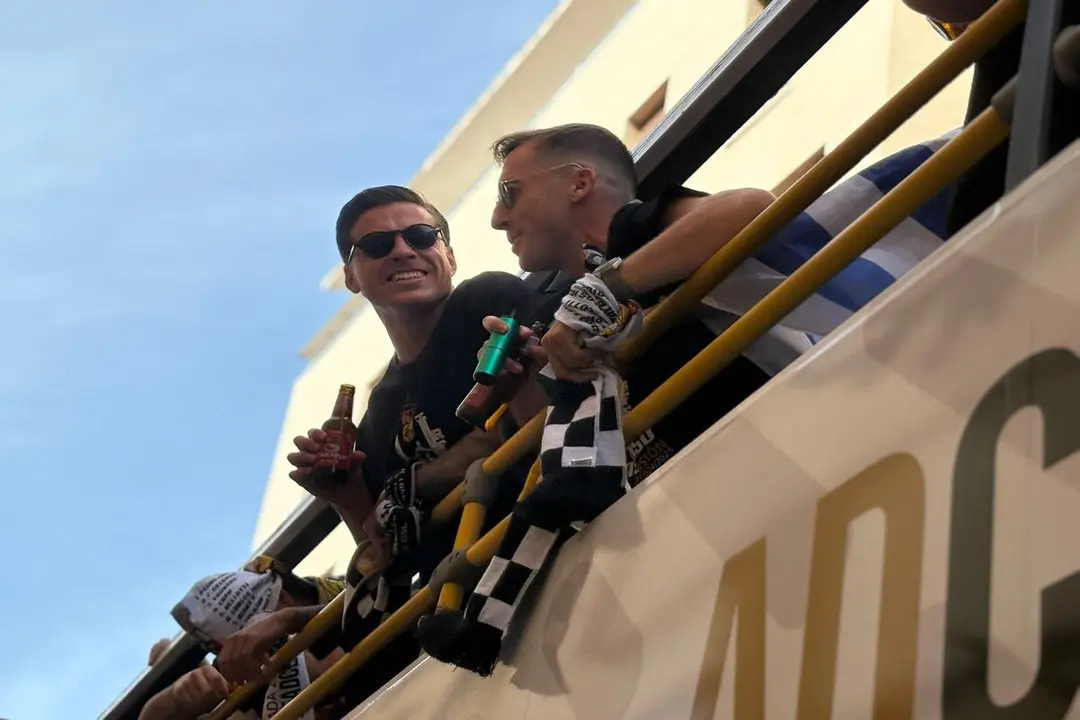 Celebraci&oacute;n ascenso de la AD Ceuta FC (9)