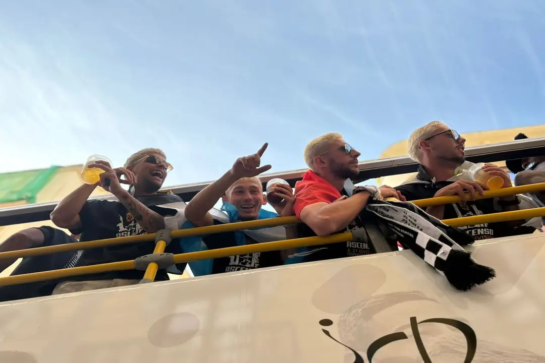 Celebraci&oacute;n ascenso de la AD Ceuta FC (10)