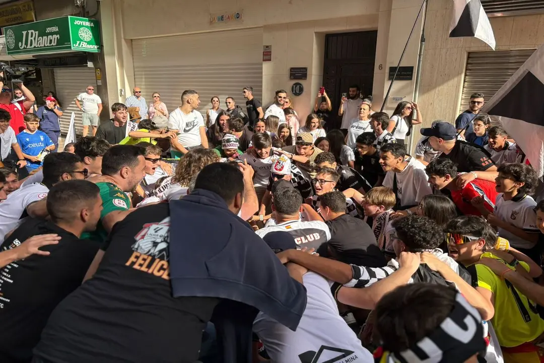 Celebraci&oacute;n ascenso de la AD Ceuta FC (21)
