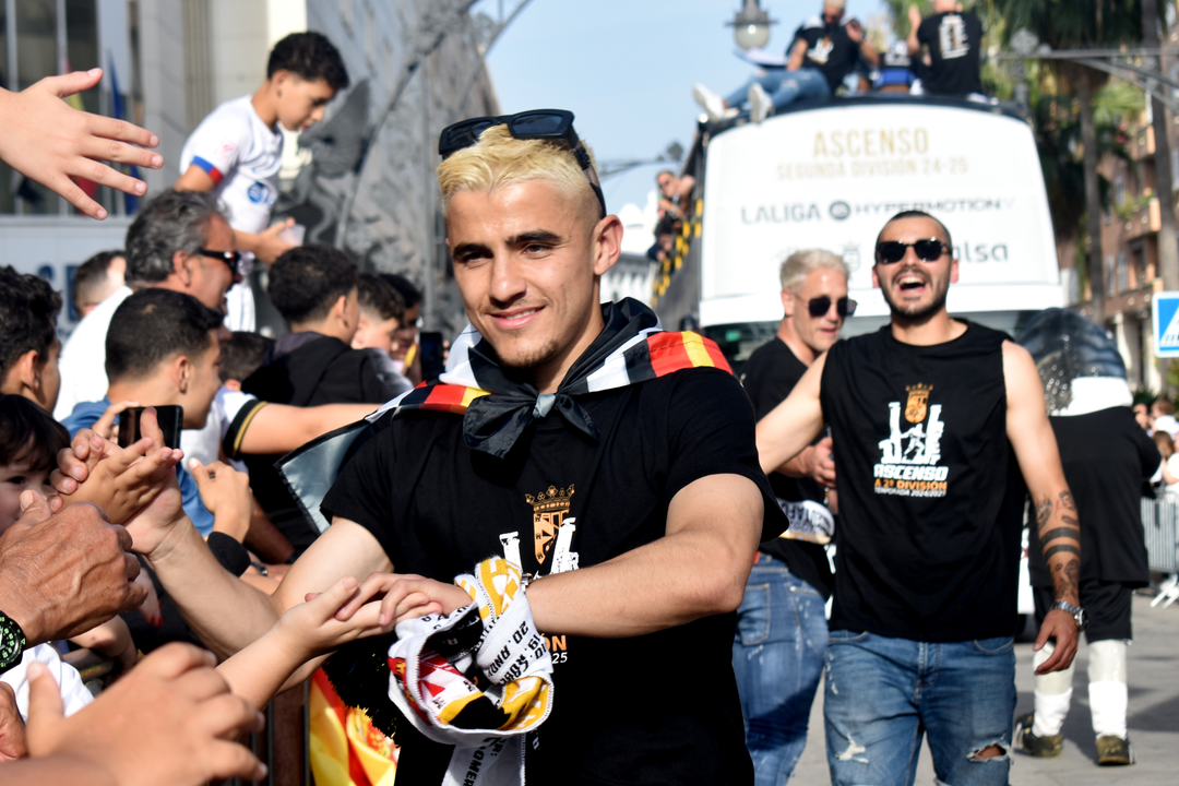 Fiesta del ascenso de la AD Ceuta FC por el centro de la ciudad  (13)