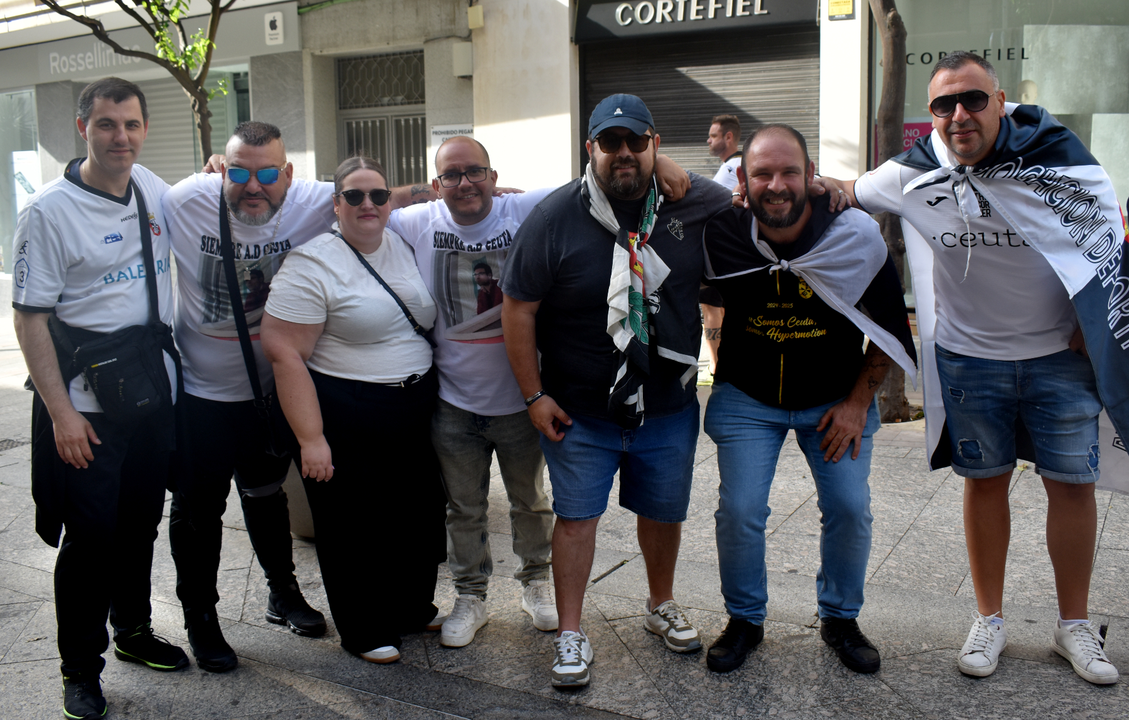 Fiesta del ascenso de la AD Ceuta FC por el centro de la ciudad  (2)