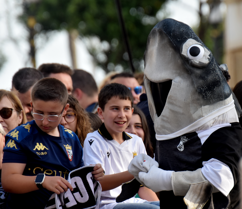 Fiesta del ascenso de la AD Ceuta FC en el centro de la ciudad  (8)