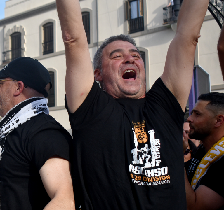 Fiesta del ascenso de la AD Ceuta FC en el centro de la ciudad  (3)