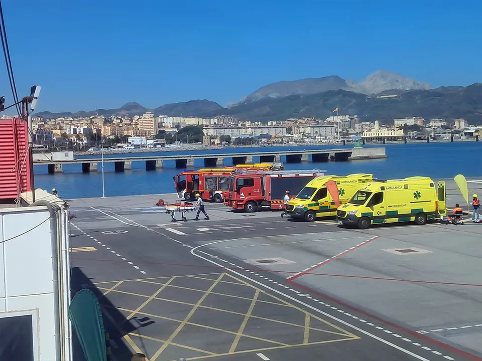 Simulacro en el Helipuerto / C&eacute;sar Mart&iacute;n