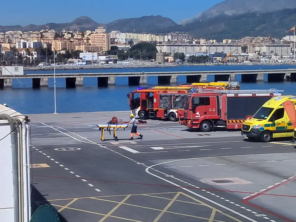Simulacro en el Helipuerto / C&eacute;sar Mart&iacute;n