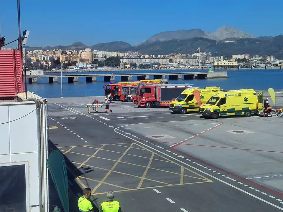 Simulacro en el Helipuerto / C&eacute;sar Mart&iacute;n