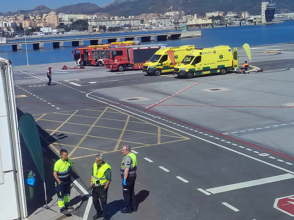 Simulacro en el Helipuerto / C&eacute;sar Mart&iacute;n