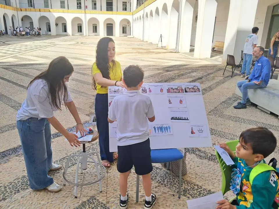 Jornada mitol&oacute;gica en el Campus Universitario / C&eacute;sar Mart&iacute;n