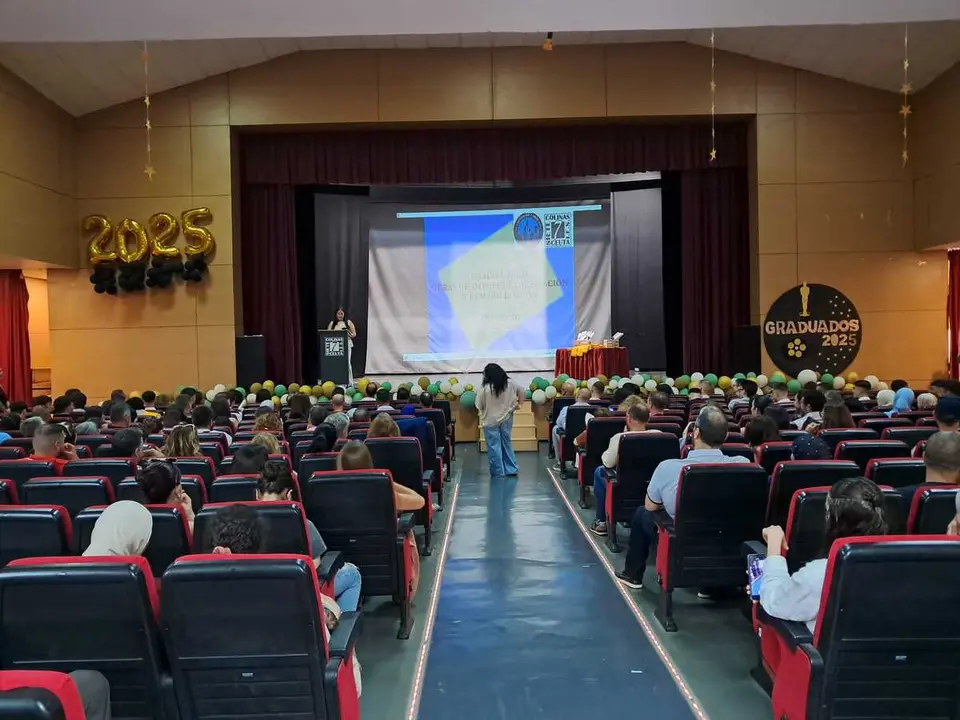 Graduaci&oacute;n de Formaci&oacute;n Profesional en el Siete Colinas / C&eacute;sar Mart&iacute;n