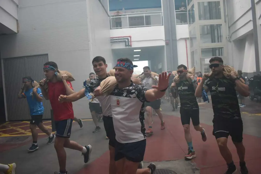 Momentos previos a la salida del Desaf&iacute;a de los 300 / Rafa B&aacute;ez