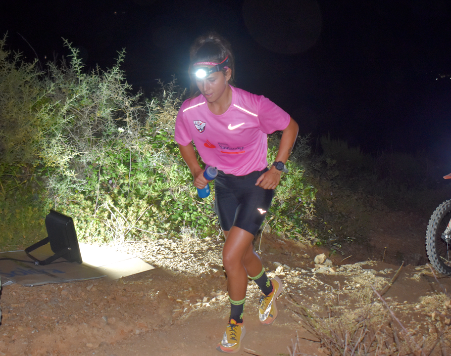Mar&iacute;a Romero se impone en la Nocturna Montes de Ceuta. Foto: Rafa B&aacute;ez