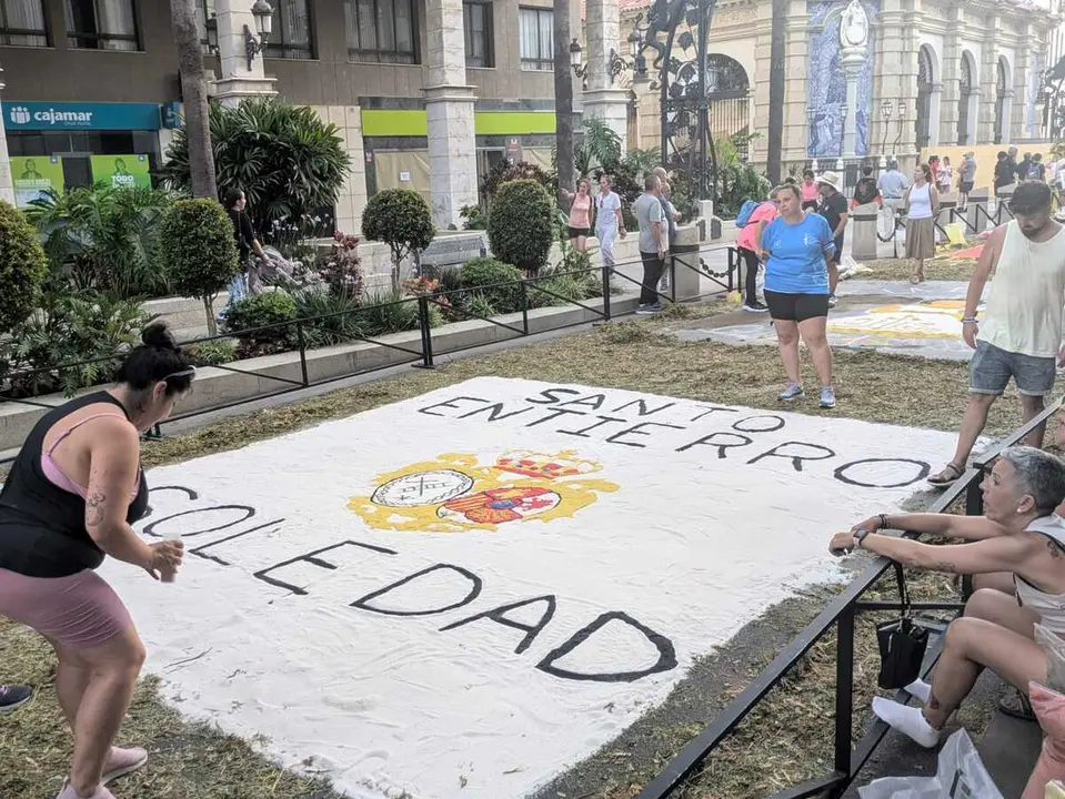 Preparativos para el Corpus Christi en la Gran V&iacute;a / Rafa B&aacute;ez