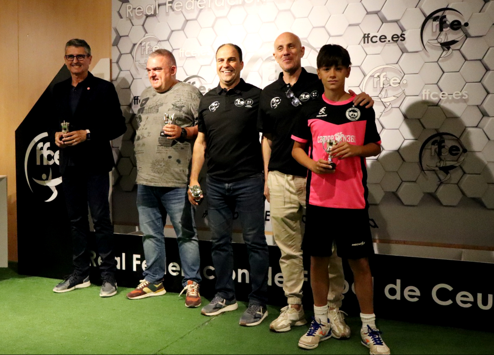 Recibimiento de la RFFCE al CD Puerto Alev&iacute;n (9)