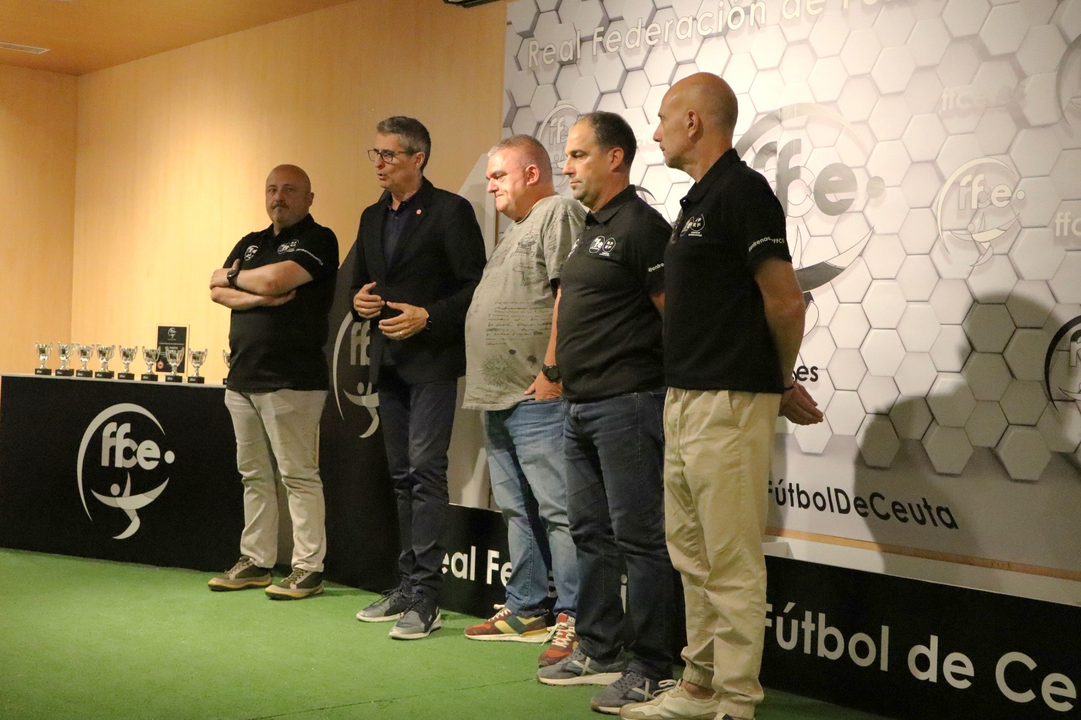 Recibimiento de la RFFCE al CD Puerto Alev&iacute;n (2)