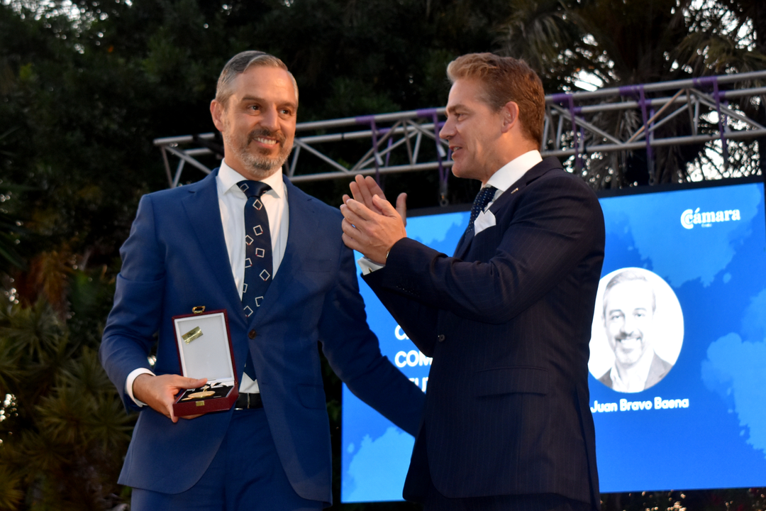 Juan Bravo recibe la Medalla de Oro de la C&aacute;mara de Comercio de Ceuta (3)