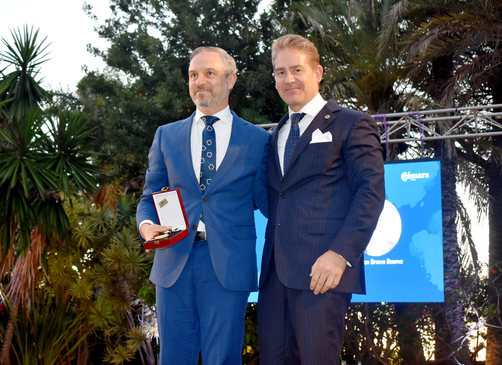 Juan Bravo recibe la Medalla de Oro de la C&aacute;mara de Comercio de Ceuta