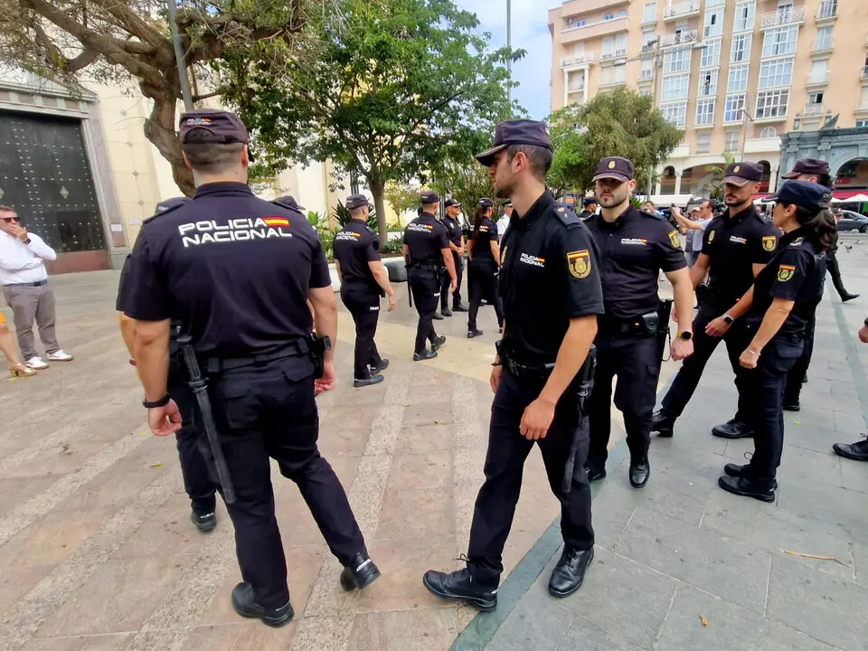 Recepci&oacute;n a los agentes en pr&aacute;cticas de la Polic&iacute;a Nacional(10)