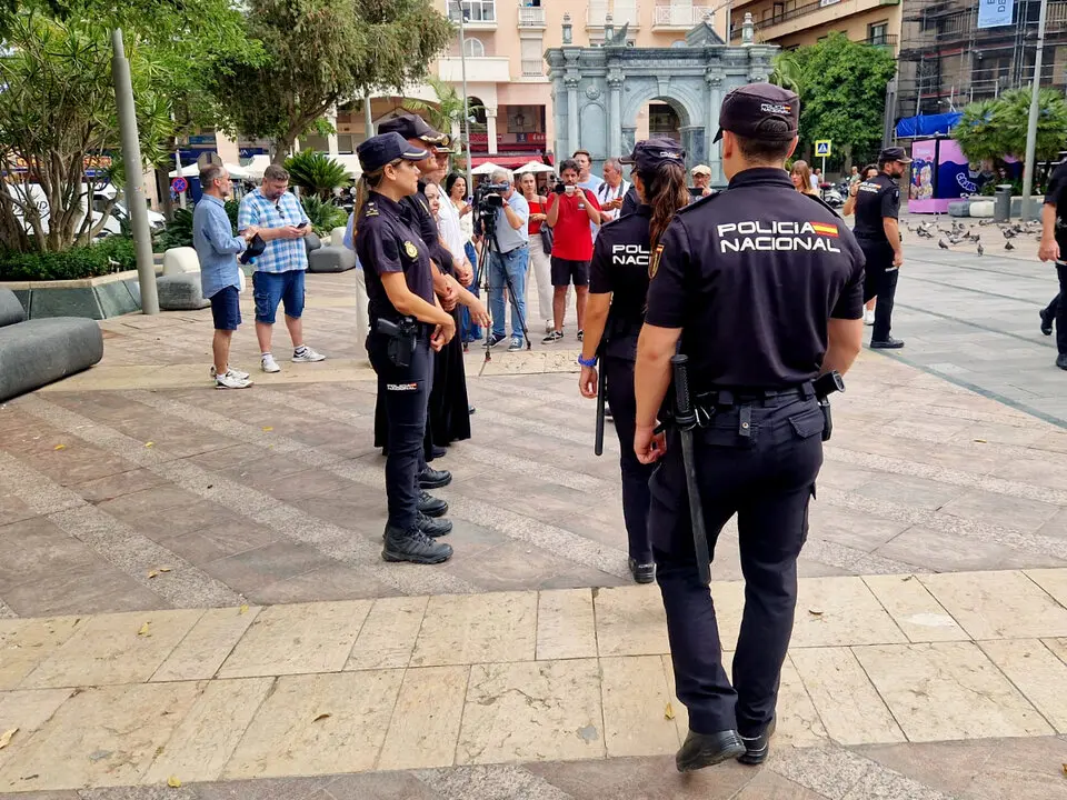 Recepci&oacute;n a los agentes en pr&aacute;cticas de la Polic&iacute;a Nacional(9)