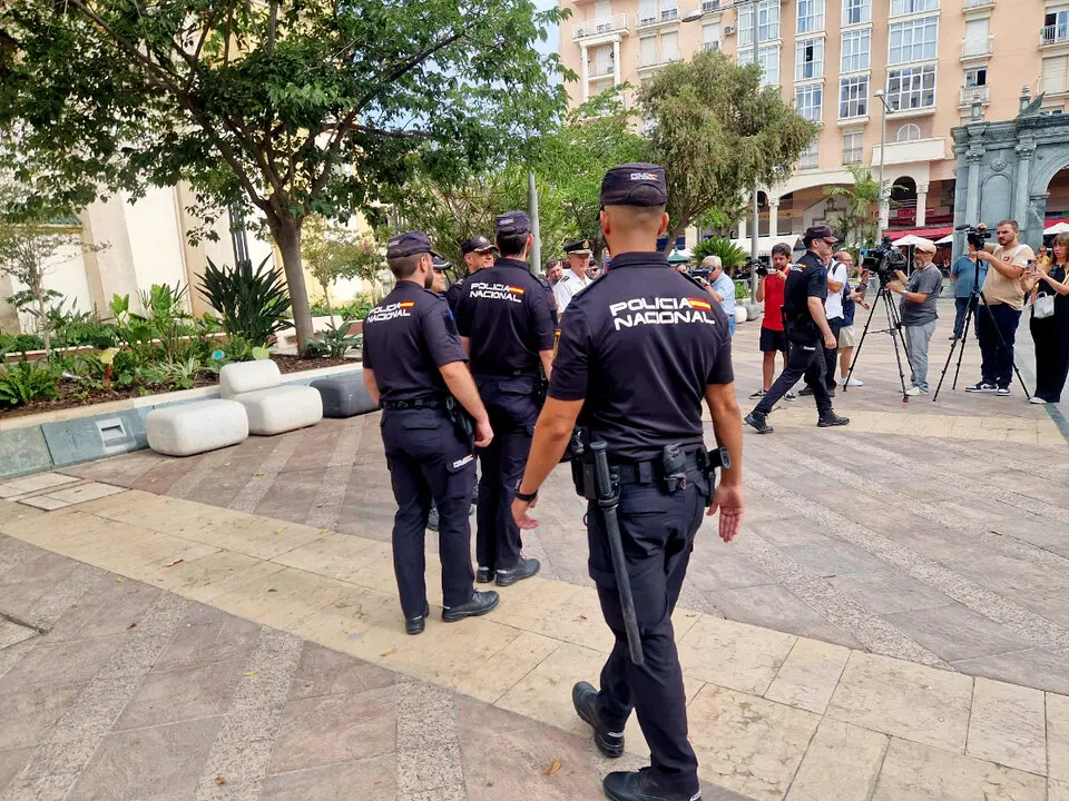 Recepci&oacute;n a los agentes en pr&aacute;cticas de la Polic&iacute;a Nacional(8)