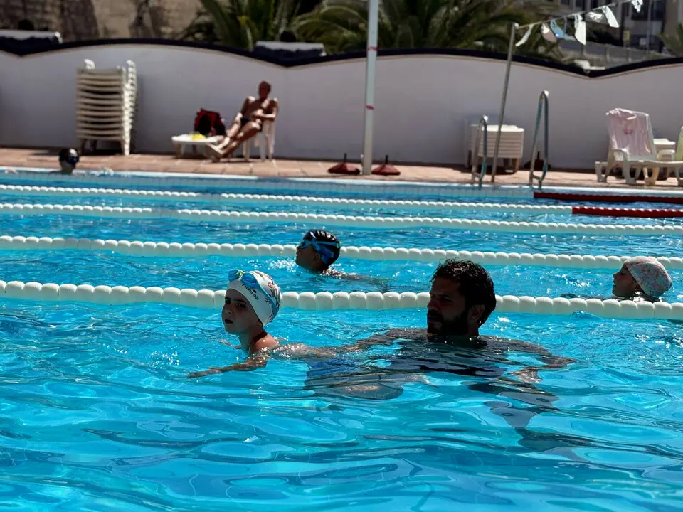 Del miedo al nadar solos_ as&iacute; forma el CN Caballa a sus futuros nadadores desde los 3 a&ntilde;os (18)