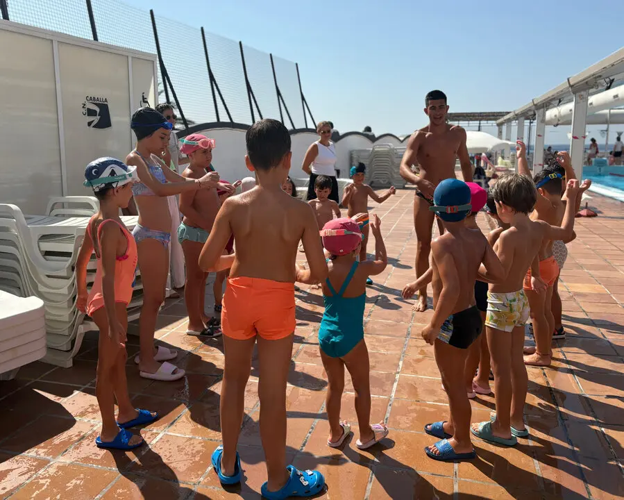 Del miedo al nadar solos_ as&iacute; forma el CN Caballa a sus futuros nadadores desde los 3 a&ntilde;os (10)
