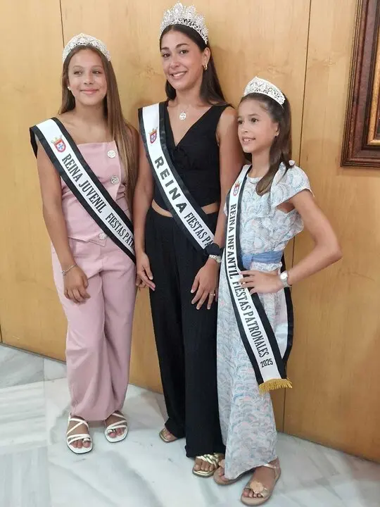 Vivas recibe a las Reinas de las Fiestas (2)