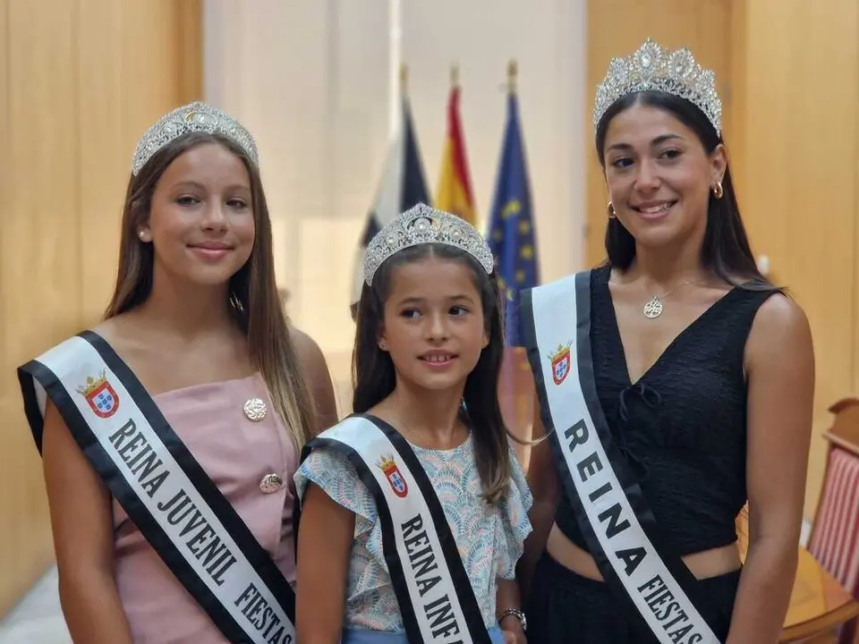 Vivas recibe a las Reinas de las Fiestas / Laura Ortiz