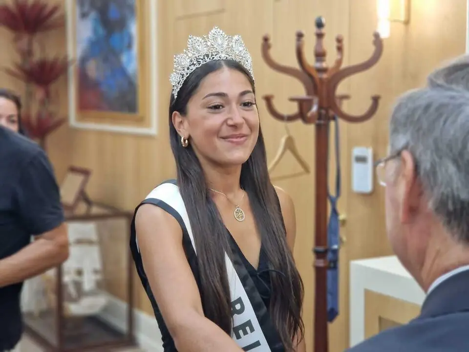 Vivas recibe a las Reinas de las Fiestas (5)