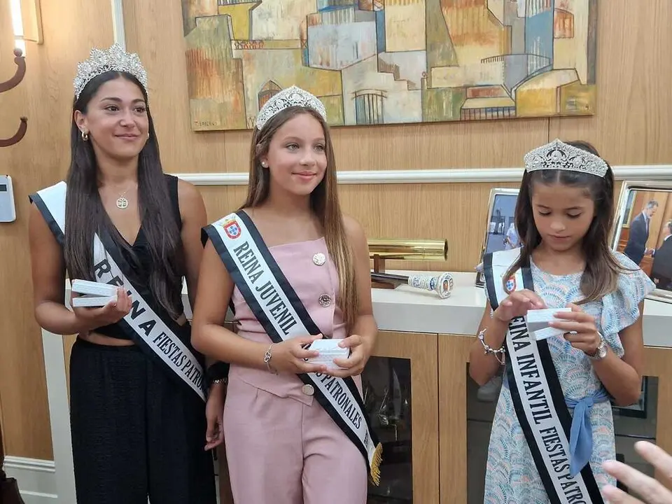 Vivas recibe a las Reinas de las Fiestas (7)