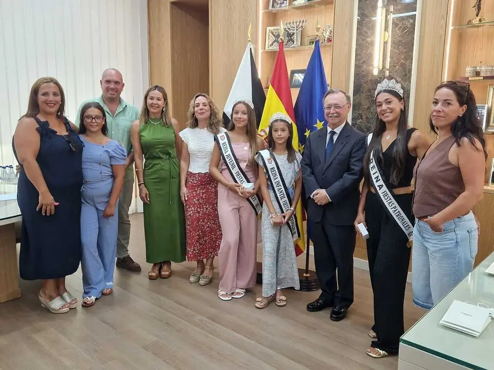 Vivas recibe a las Reinas de las Fiestas  2025 / Laura Ortiz