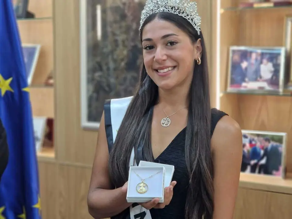 Vivas recibe a las Reinas de las Fiestas (10)