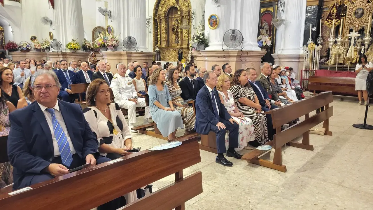 Ofrenda floral a la Virgen de &Aacute;frica