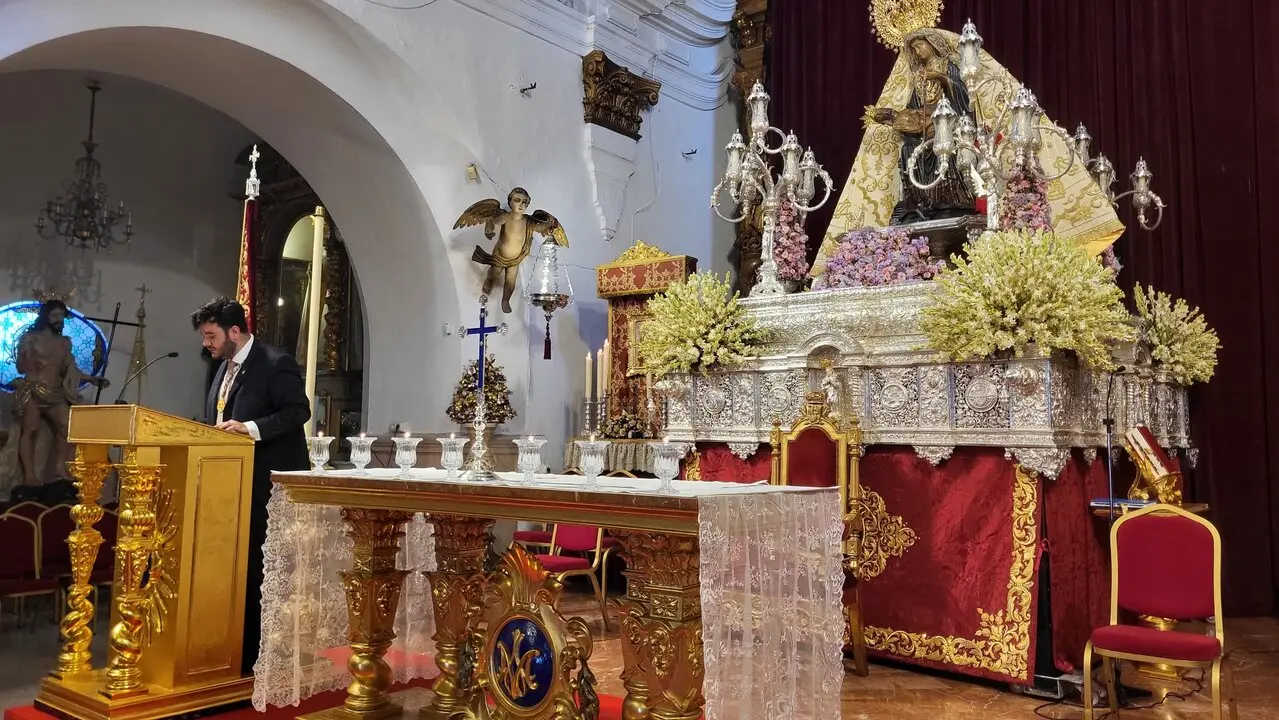 Ofrenda floral a la Virgen de &Aacute;frica