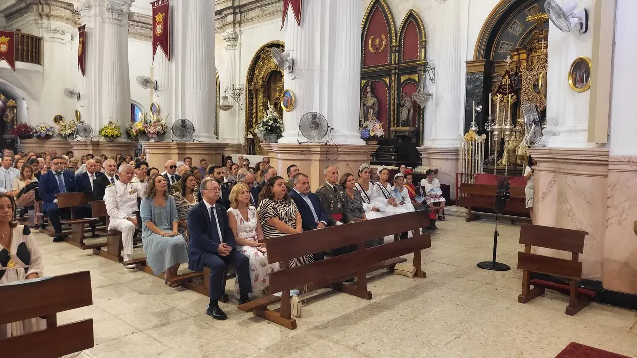 Ofrenda floral a la Virgen de &Aacute;frica