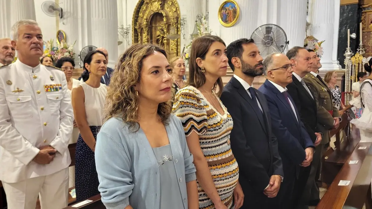 Ofrenda floral a la Virgen de &Aacute;frica