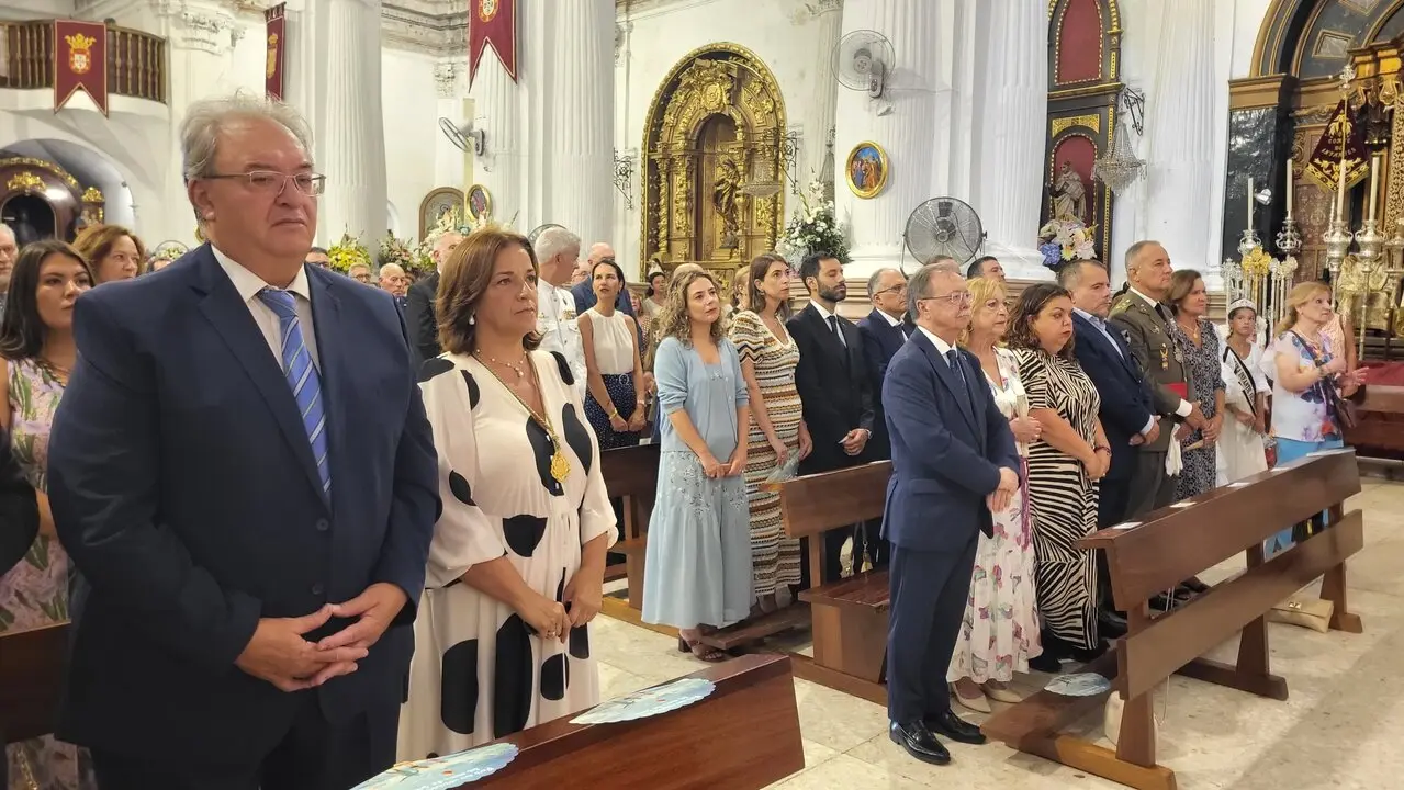Ofrenda floral a la Virgen de &Aacute;frica