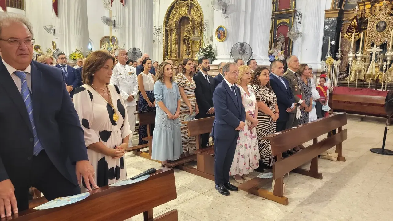 Ofrenda floral a la Virgen de &Aacute;frica