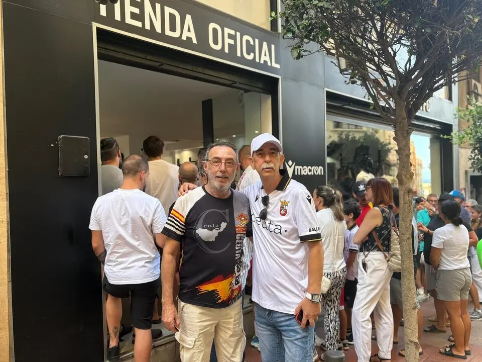 Apertura de la tienda de la AD Ceuta FC / Alma Palomino