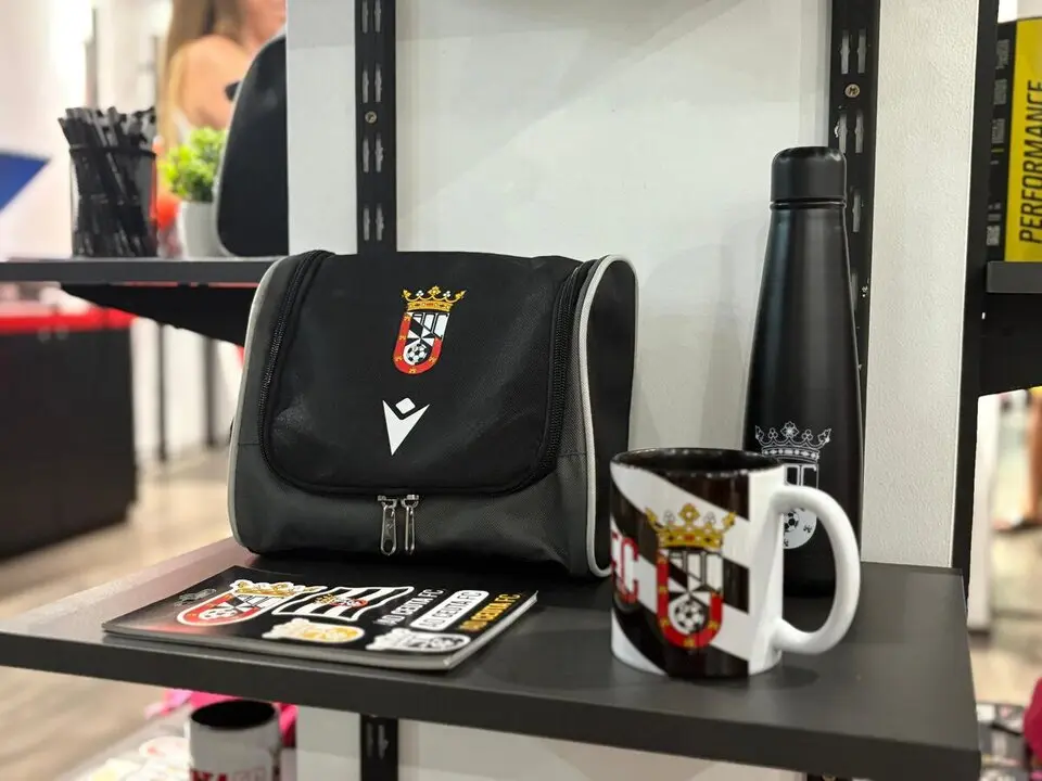 Apertura de la tienda de la AD Ceuta FC / Alma Palomino