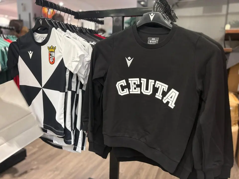 Apertura de la tienda de la AD Ceuta FC / Alma Palomino