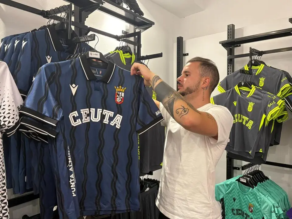 Apertura de la tienda de la AD Ceuta FC / Alma Palomino