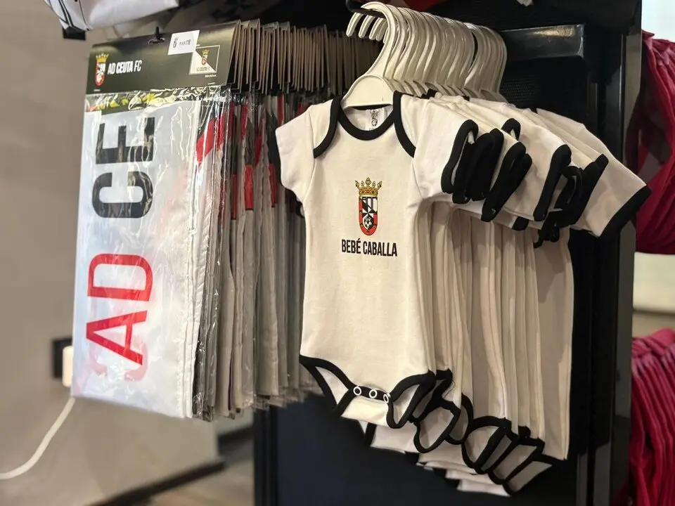 Apertura de la tienda de la AD Ceuta FC / Alma Palomino