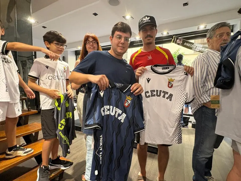 Apertura de la tienda de la AD Ceuta FC / Alma Palomino