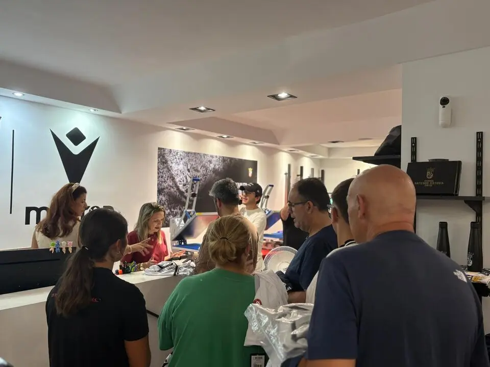 Apertura de la tienda de la AD Ceuta FC / Alma Palomino