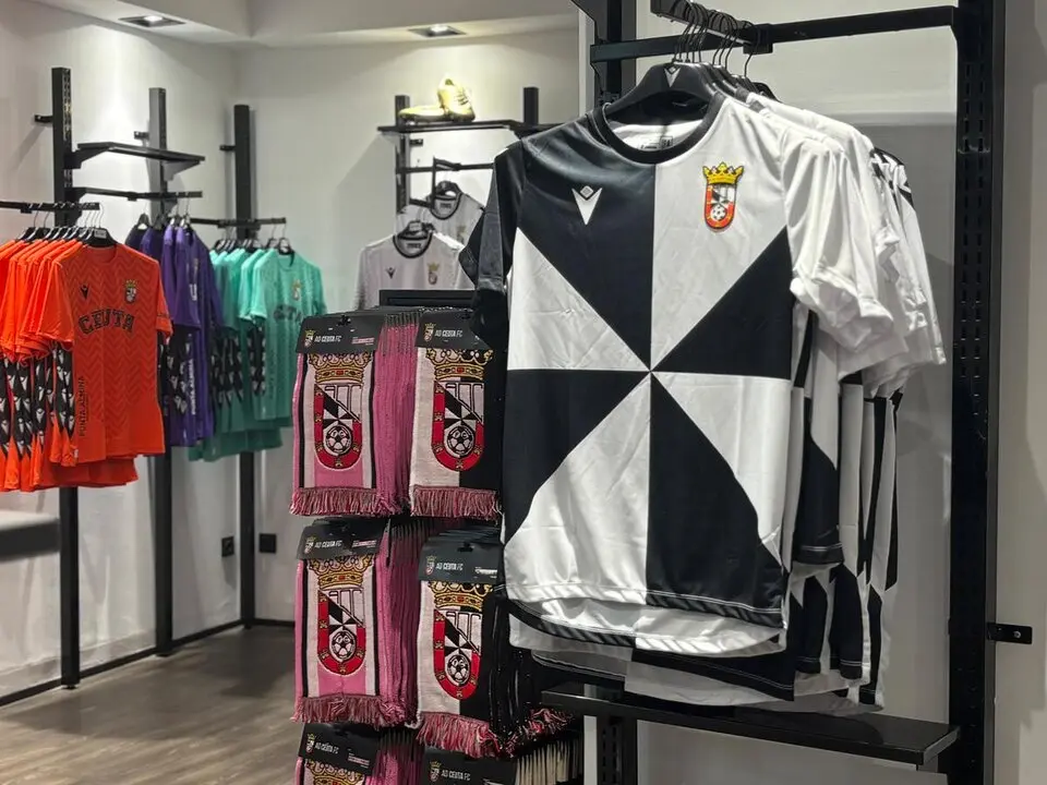 Apertura de la tienda de la AD Ceuta FC / Alma Palomino