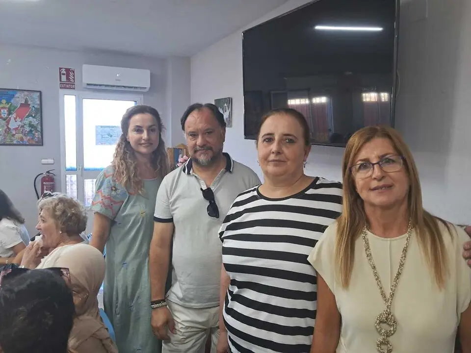 Desayuno entre los j&oacute;venes de &lsquo;Conoce Ceuta 2025&rsquo; y los mayores del Centro de Cruz Roja / C&eacute;sar Mart&iacute;n